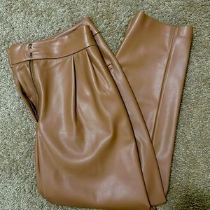 EXPRESS almond faux leather pleated pant 6 short pockets 2slide closure zipper